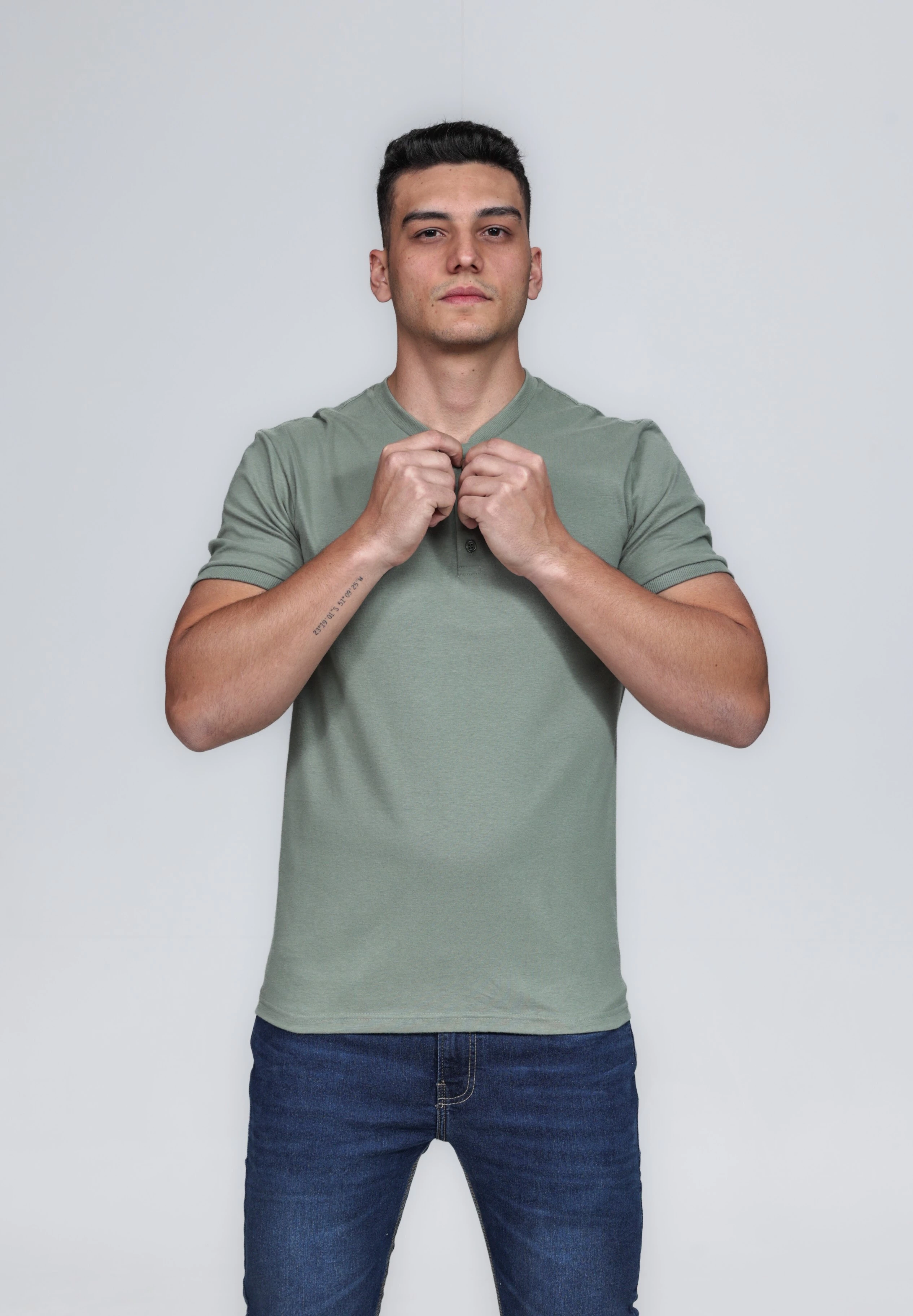 CAMISETA MASCULINA GOLA PORTUGUESA 100% ALGODÃO VERDE