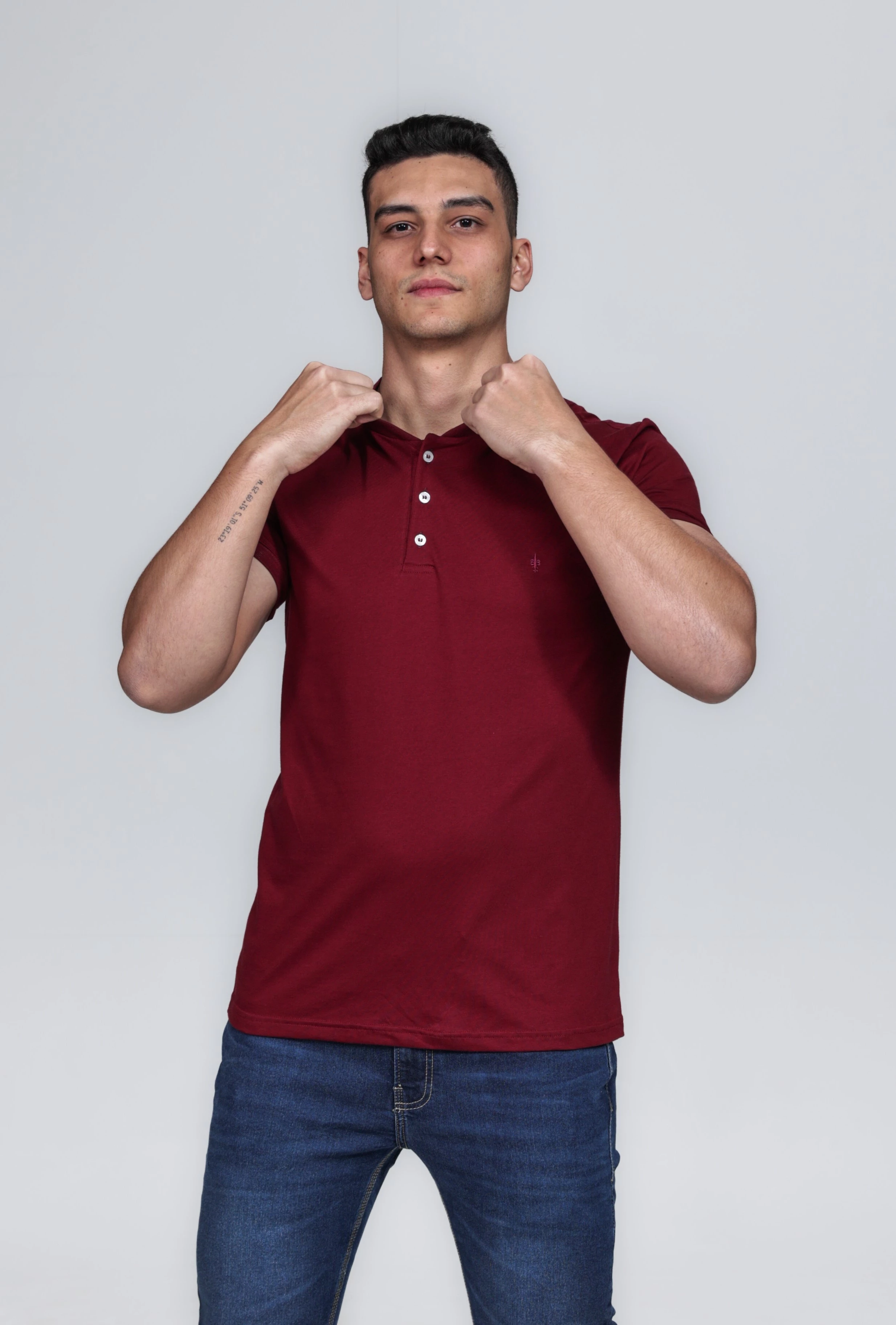 CAMISETA MASCULINA GOLA PORTUGUESA ALGODÃO PIMA MARSALA
