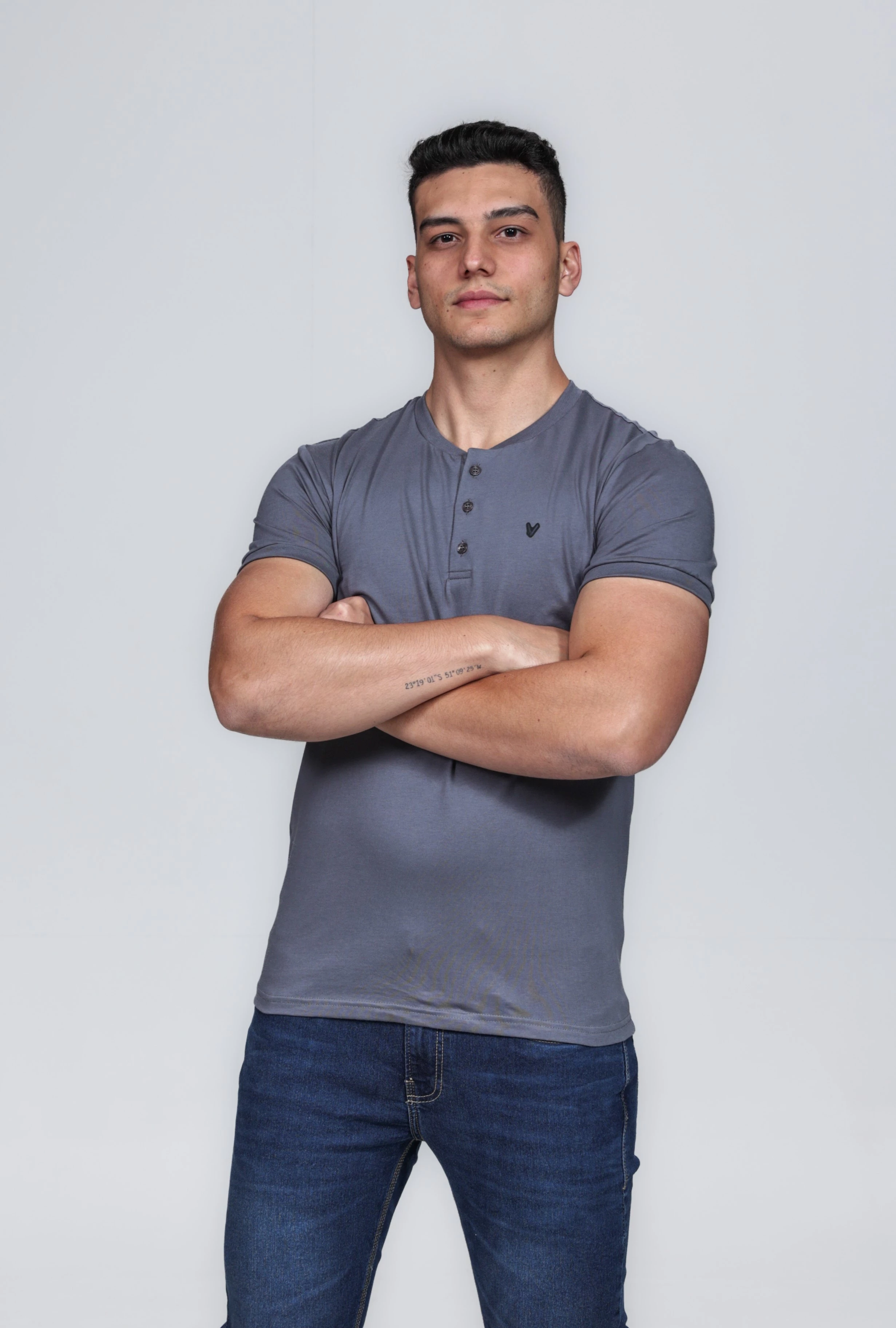 CAMISETA MASCULINA GOLA PORTUGUESA ALGODÃO PIMA CHUMBO
