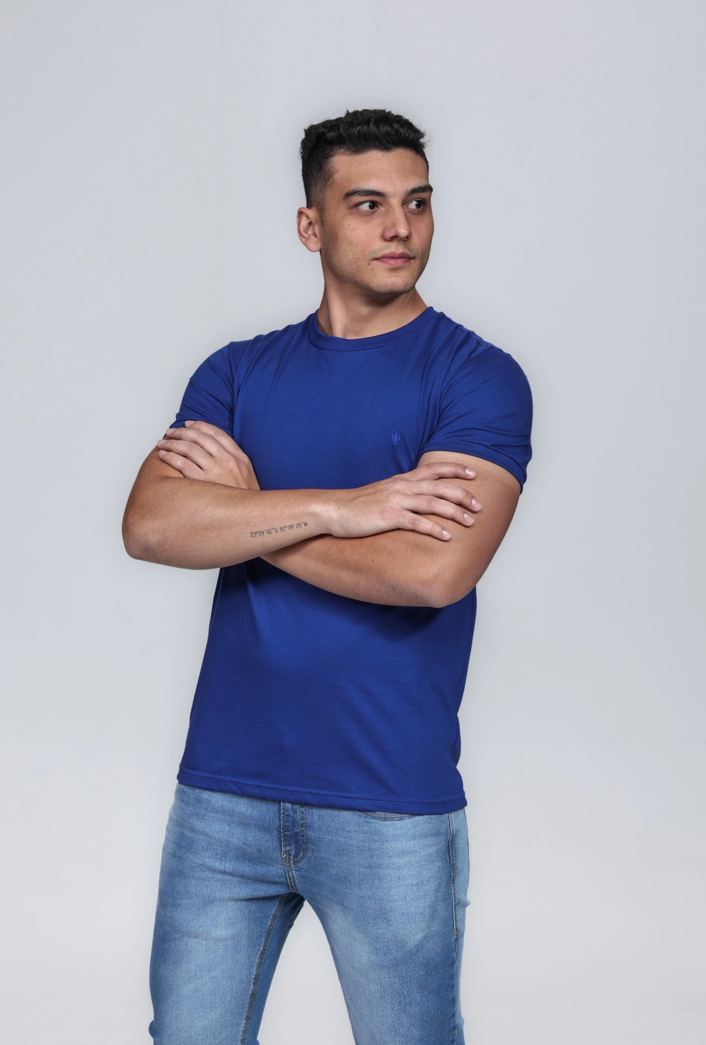 CAMISETA MASCULINA GOLA CARECA ALGODÃO PIMA AZUL ROYAL 