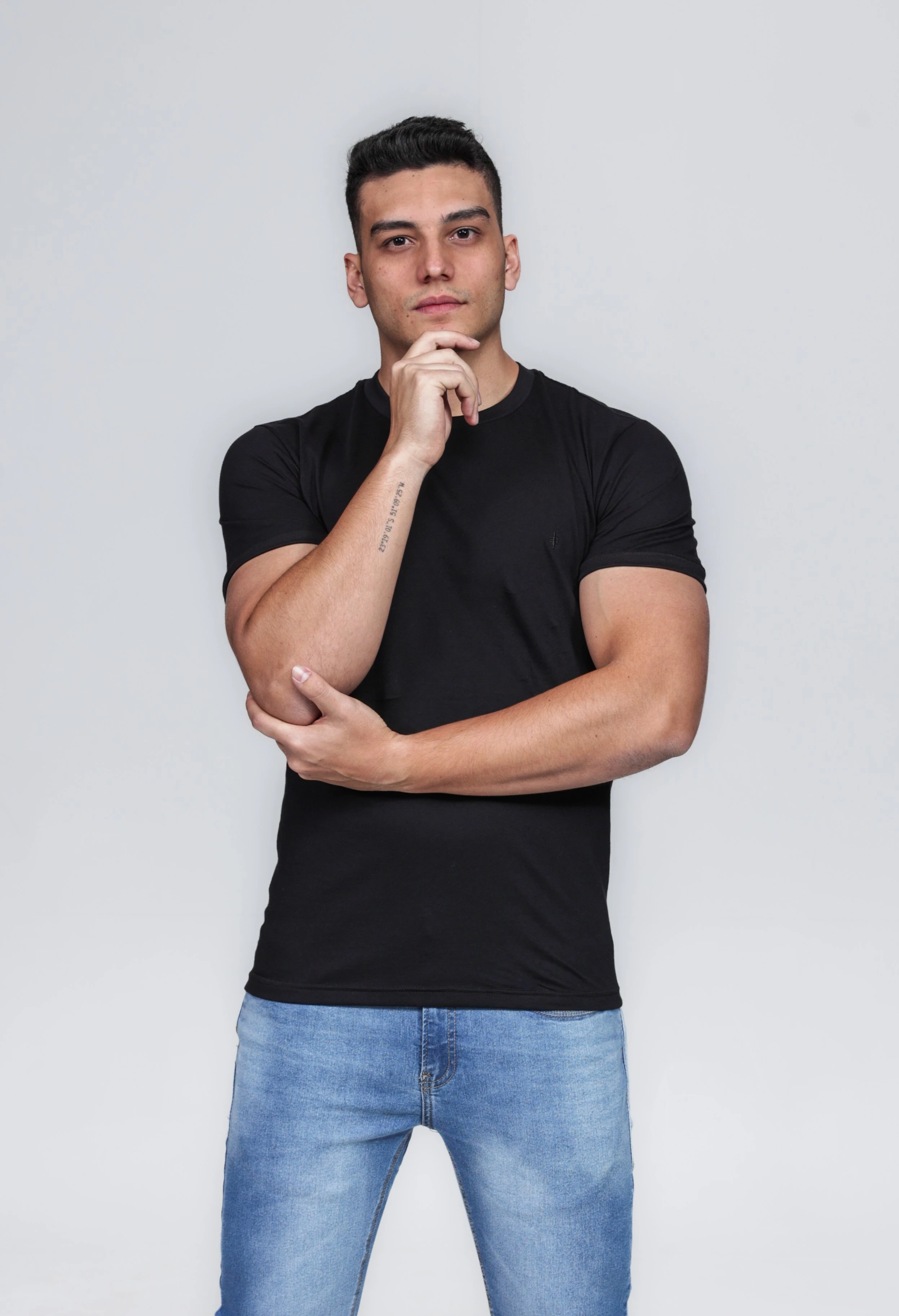 CAMISETA MASCULINA GOLA CARECA ALGODÃO PIMA PRETA