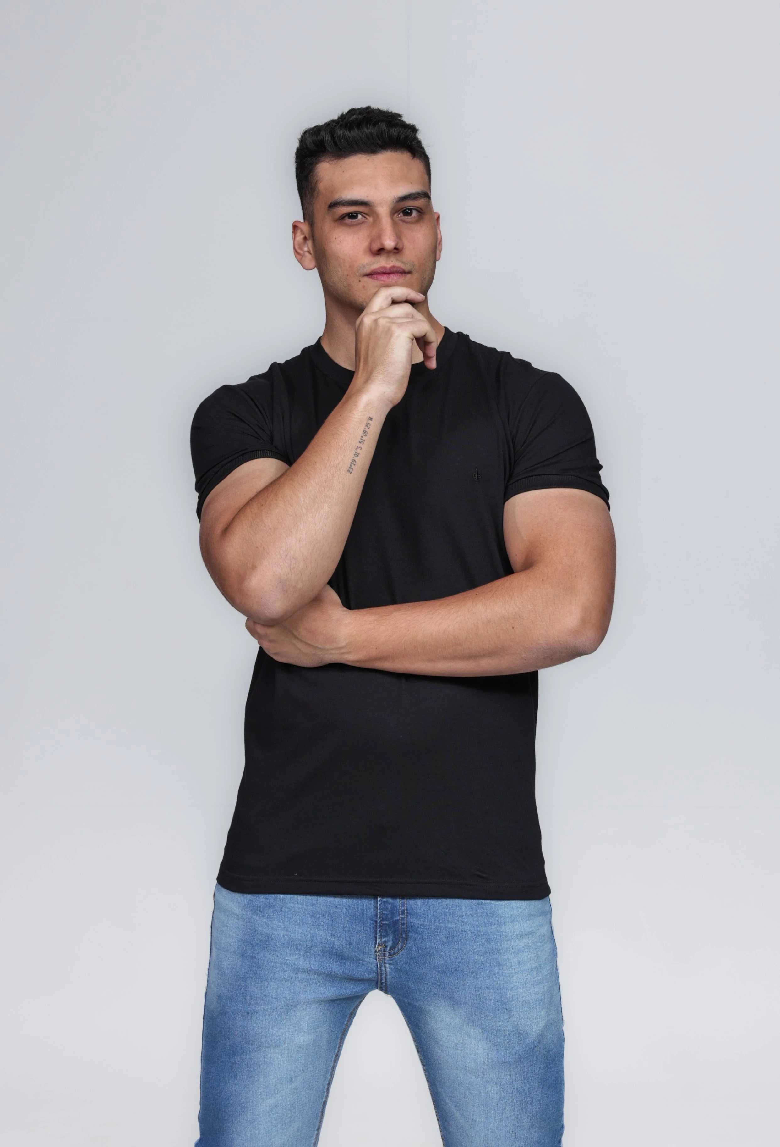 CAMISETA MASCULINA GOLA CARECA 100% ALGODÃO PRETA CONFORT