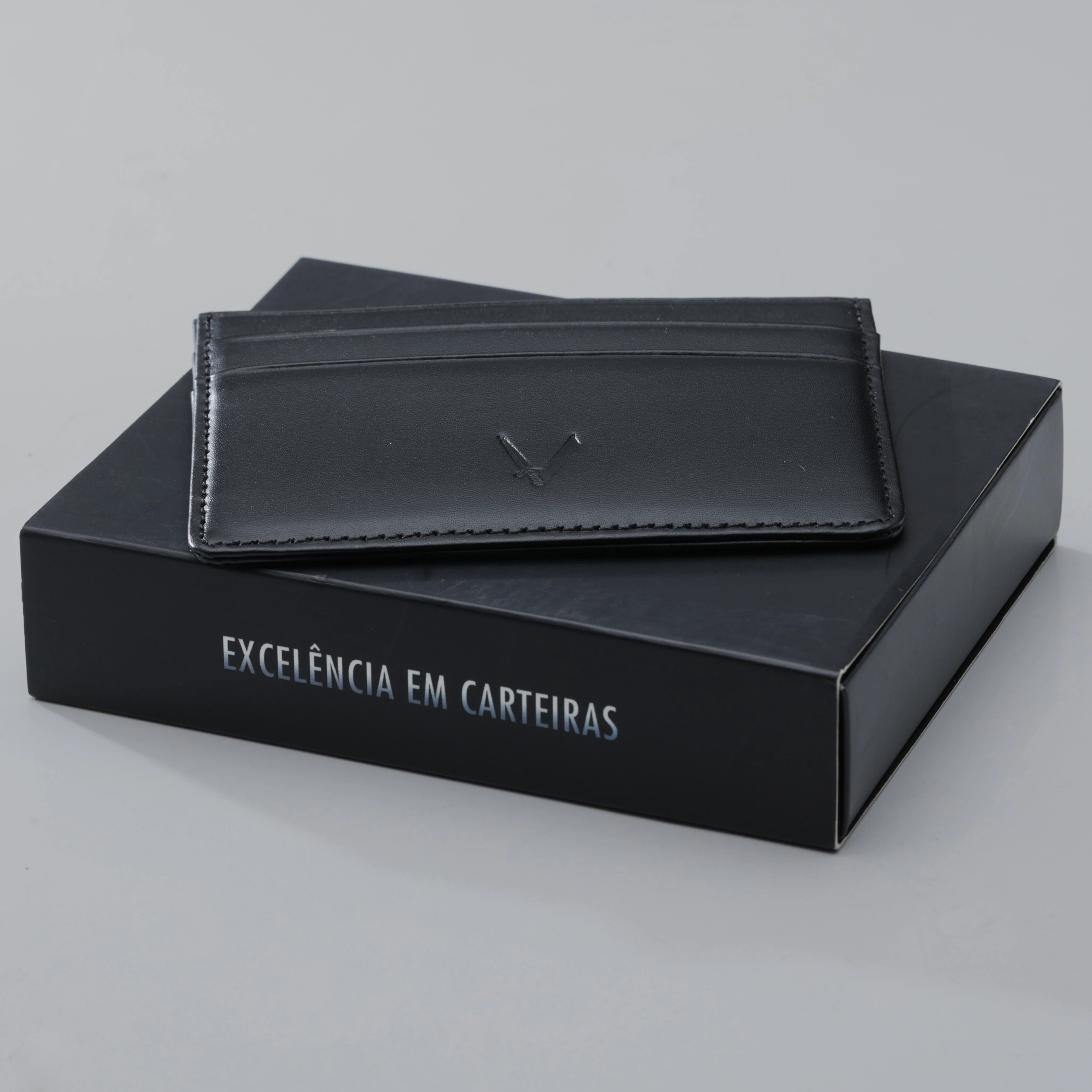 CARTEIRA MASCULINA EM COURO LEGÍTIMO PRETA TRENTO