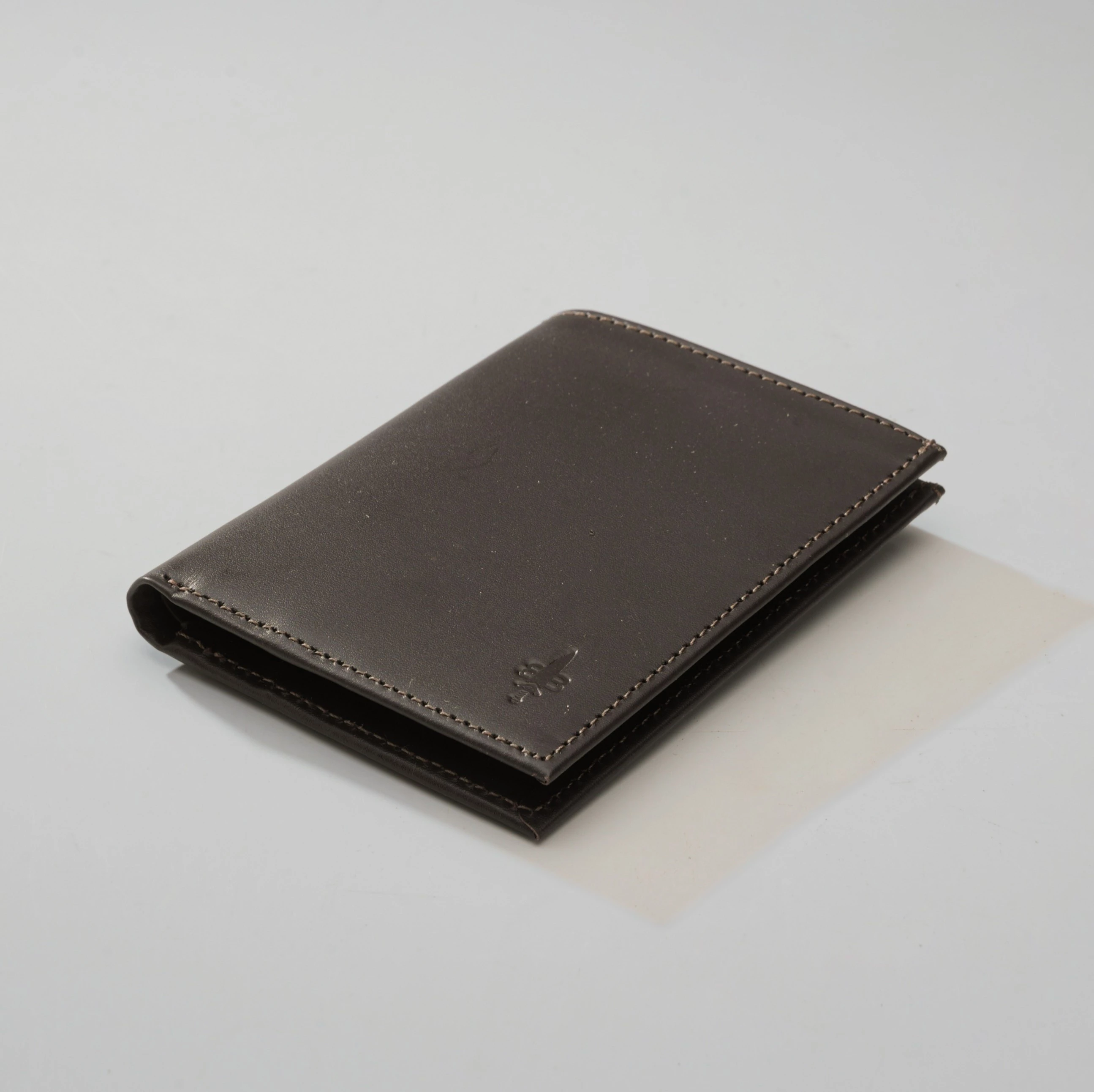 CARTEIRA MASCULINA ANTIFURTO EM COURO LEGÍTIMO CHOCOLATE CAPRI